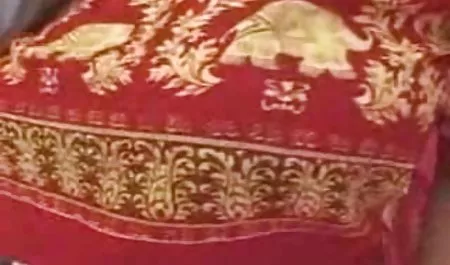 او به سرعت تمام لباسهایش فیلم گاییدن گی را برداشت