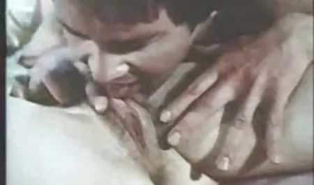 آگاتا و الساندرا از یک خنده دار خستگی ناپذیر دیدن می کنند گی سگسی