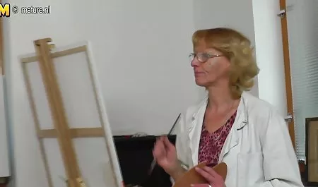 آبنوس با بدن عکس سکسی از گی زیبا سارا باندها را با همسایگی طلسم تغذیه می کند