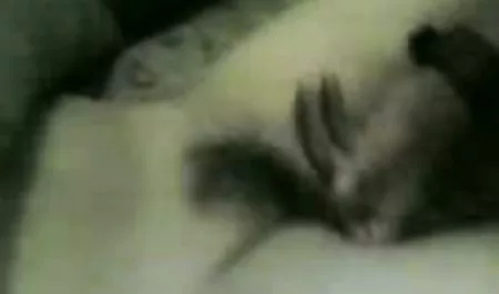یکی از داستان سکسی گی جدید دوستان ، پورنو خانگی زن و شوهر را که جلوی او را لعنتی می کنند ، از بین می برد