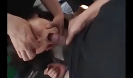 یک کارگر فیلم سکسی و گی سخت نمی توانست از رابطه جنسی مقعد با جوراب ، دانیکا خودداری کند