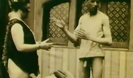 بلوند کشف کرده است که جنس عکسهای سکسی گی سیاه چیست