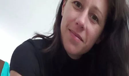 Trina Michaels با دامن فیلمسوپر گی کوتاه امتحان کرد