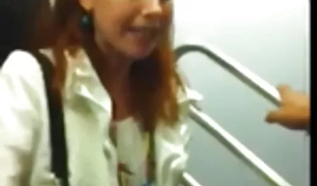 یک مرغ شکنجه شده از یک خروس فیلم سوپر سکسی گی قوی لذت می برد